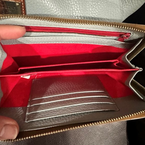 Dooney & Bourke Large East West Sac with matching Wristlet Wallet - Picture 3 of 3